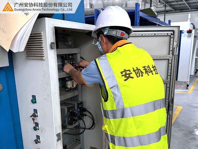 安全继电器的工作现场案例.jpg