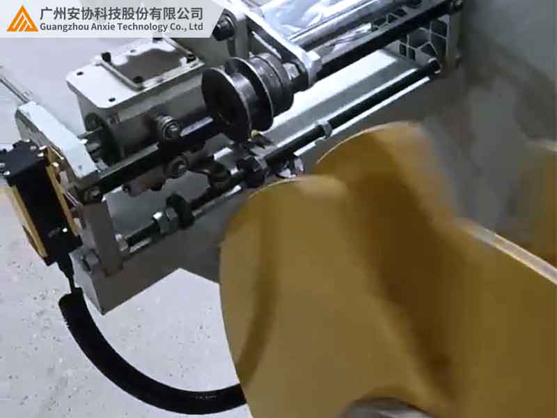 单边光栅提升绕线机安全防护案例.jpg