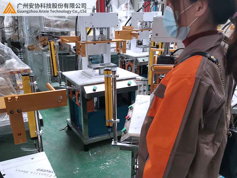 冲压设备人手保护光栅安装规范案例.jpg