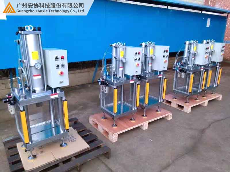 小型冲压设备的安全光栅用途解析案例.jpg